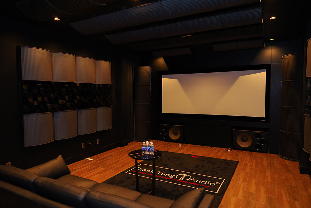 Thanh Tung Audio - Revel speakers and a TV