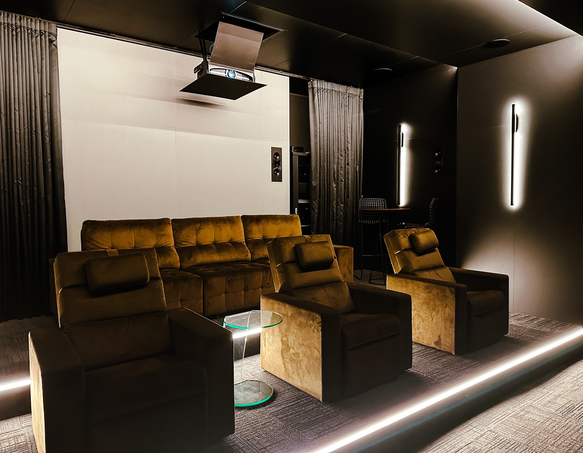 JBL Synthesis theater